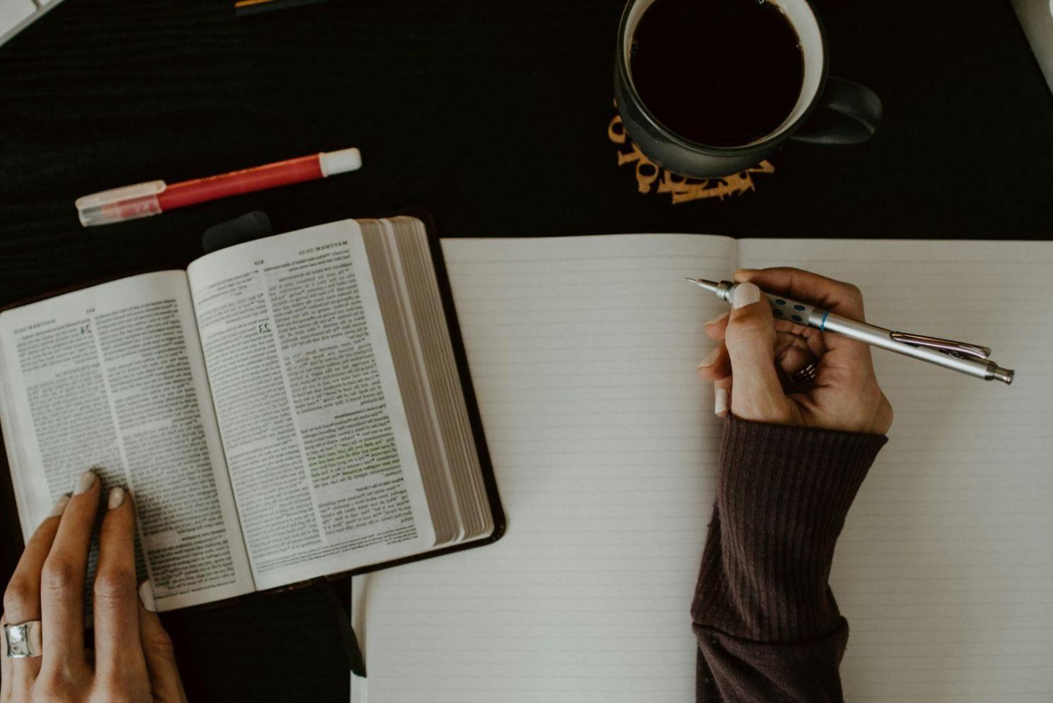 Dokumen laporan keuangan dan rekomendasi strategis dari Drethex